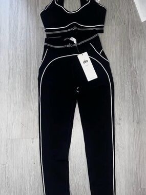 ALO Yoga Black Leggings with White Contrast Piping